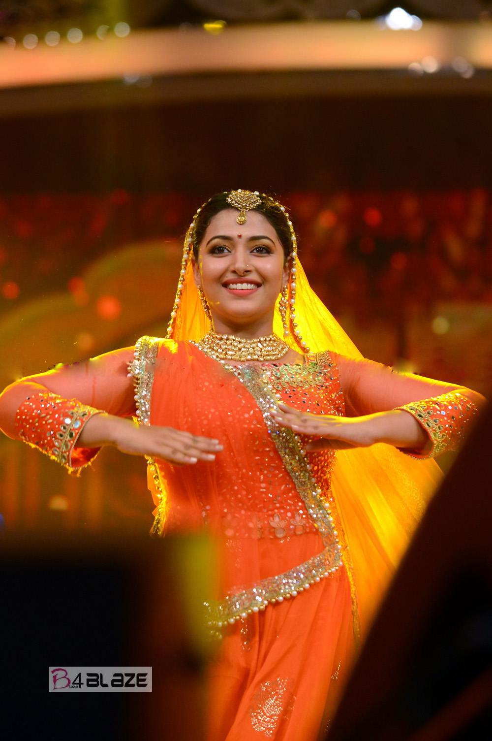Anu Sithara in stage performance