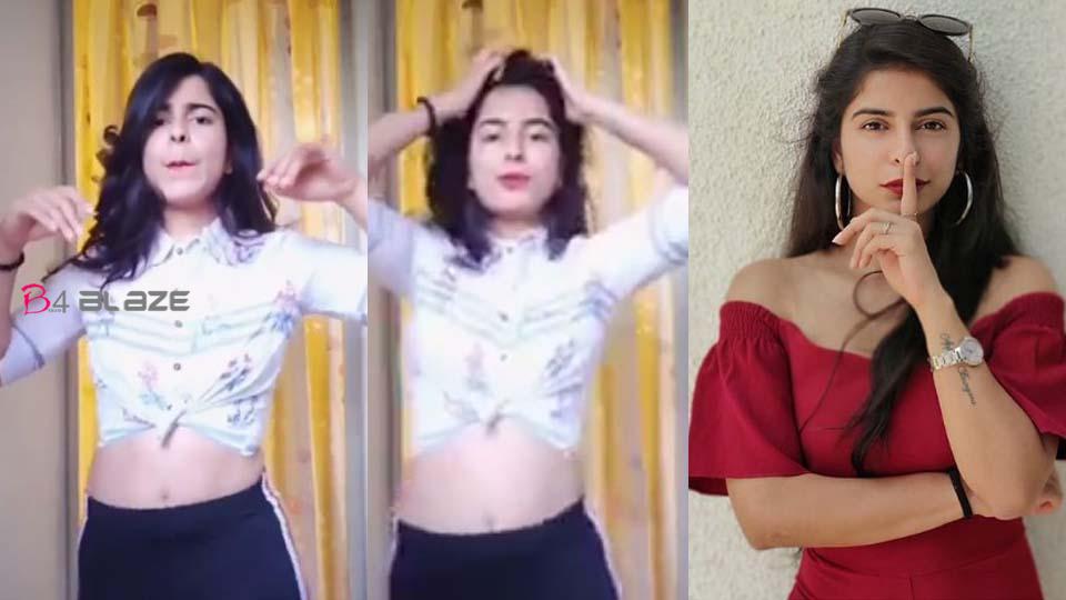 Viral Belly Dance Video of Aanandam Movie Heroine