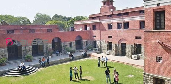 delhi university .