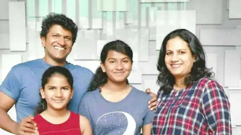 Puneeth Rajkumar with his wife and family
