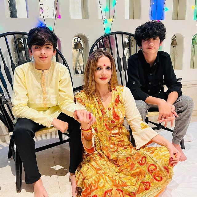 Sussane Khan with kids
